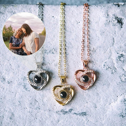 Collana personalizzata con proiezione di foto di cuori d'amore, collana personalizzata con immagini di innamorati